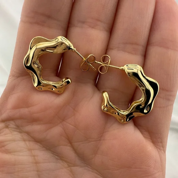 Zara 18k Gold Color Plated Wave Hoop Earrings - Picture 3 of 5